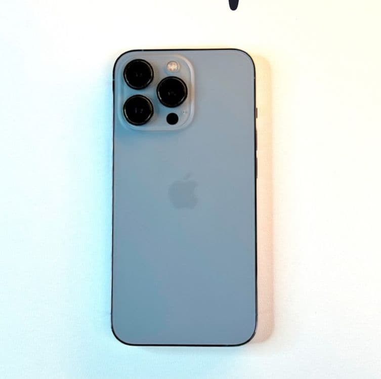 iPhene 13 pro 256 gb 2 ta simkartali 78% karobka dakumenti bor — 1