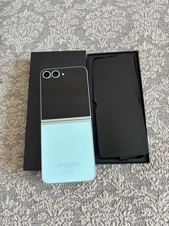 Идеал Samsung Galaxy Z Flip 6 256GB — 1