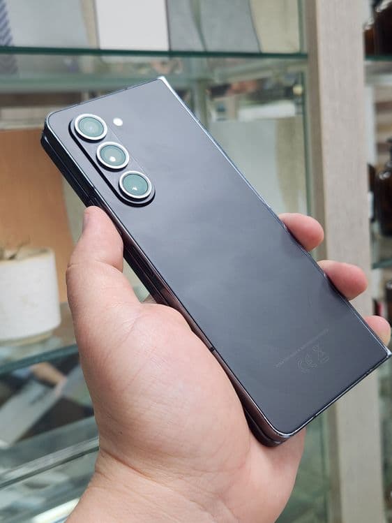 Samsung Z Fold5 xotirasi 12/256Gb — 1