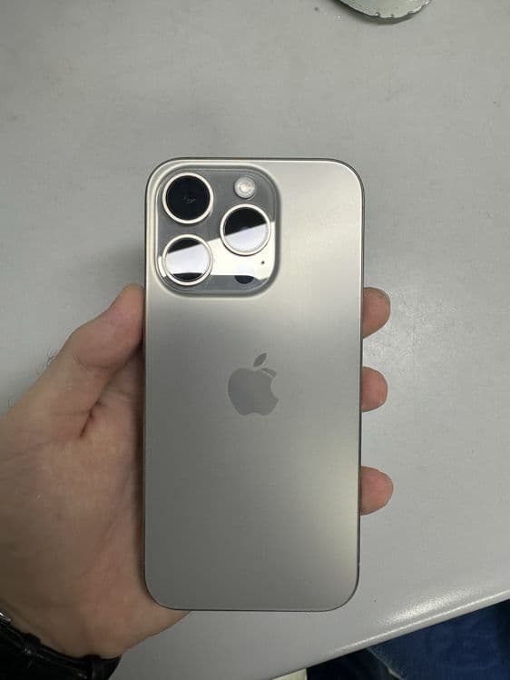 Iphone 15 pro 256gb — 1