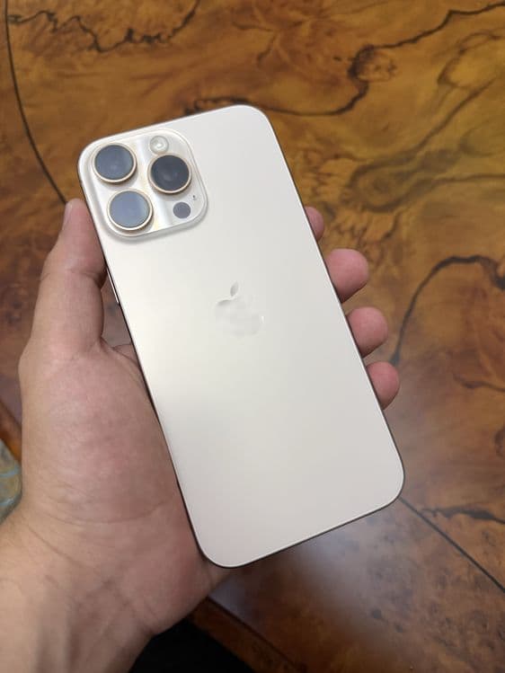 Iphone 16 Pro Max — 1