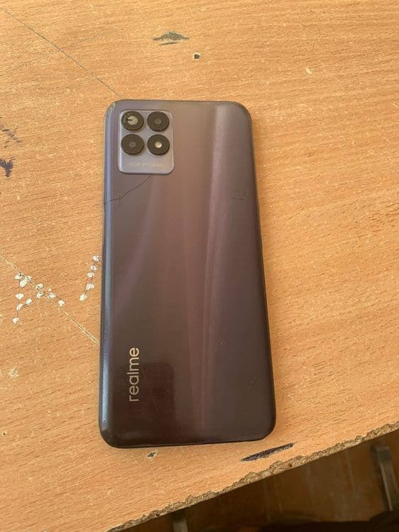 Realmi 8i kamera ozroq singan narxi bilan kelishamiz — 1
