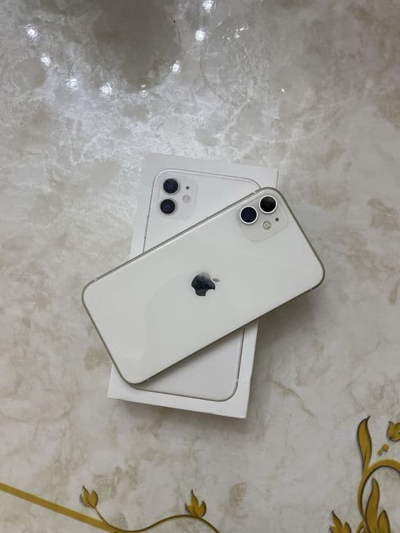 iPhone 11 64 GB — 1