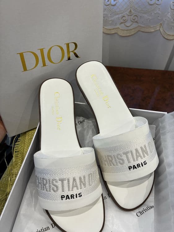 original yangi Dior tapichka sotiladi — 1