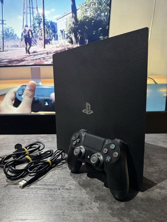 PlayStation 4Pro в отличном состоянии! — 1