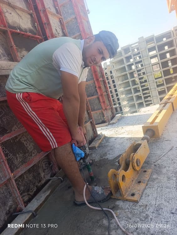 Beton teshish kesish eshik ochish fortichka ochish hohlagan razmerda. — 1