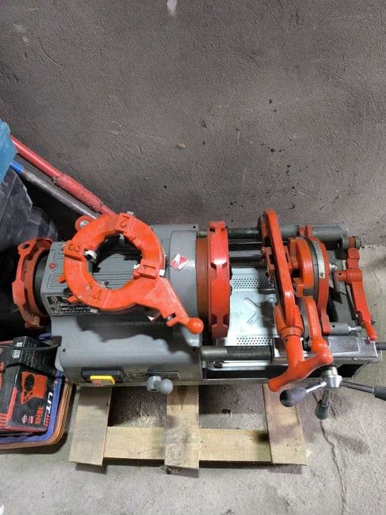 Kомпактный pезьбонарезной станoк Z3T-R3 для труб диaметром 1/2"-2". — 1