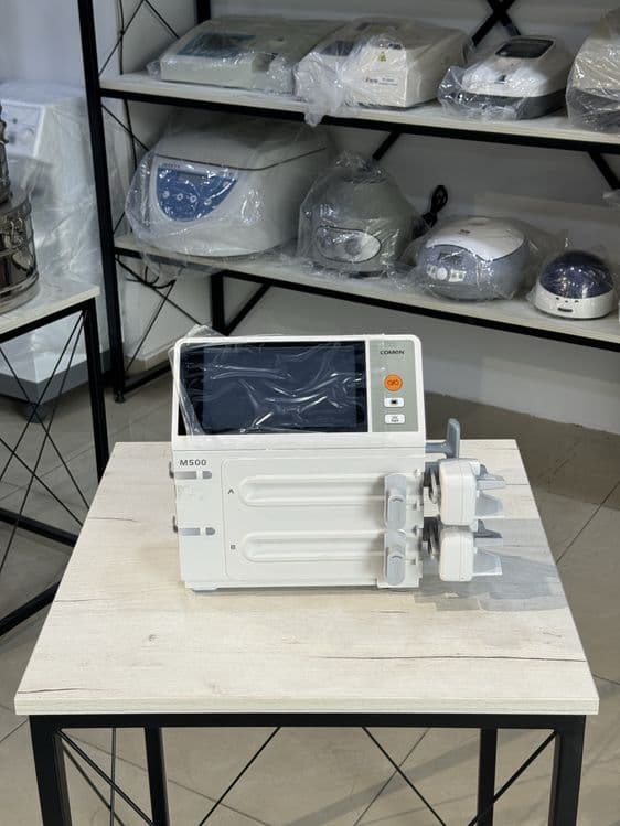 Двухканальный шприцевой насос COMEN M500 — 1