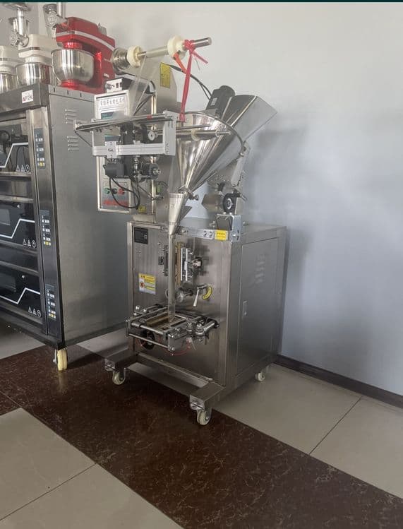 Vertikal avtomat qadoqlash uskunasi 100gr upakopka aparat suv upakobka — 1