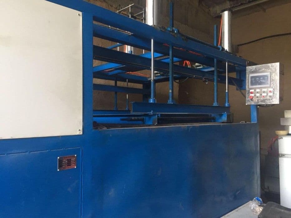 vacuum forming machine Термоформовочная машина ( вакумный ) — 1
