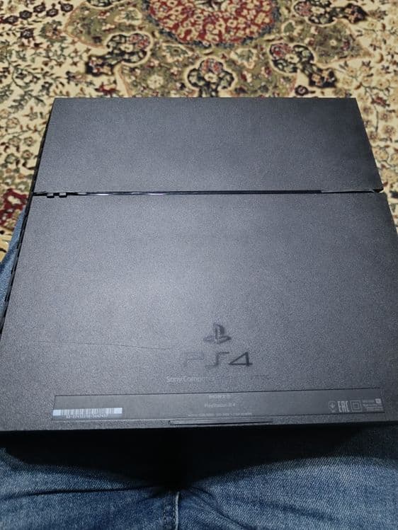 Продаю Плэйстейшен PS4. Свой — 1