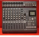 . Цифровой портостудия микшер Korg D888