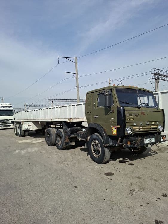 Kamaz konteyneravoz — 1