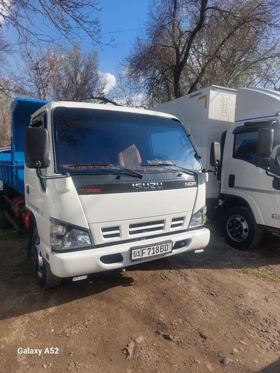 Isuzu samosval 2022 — 1