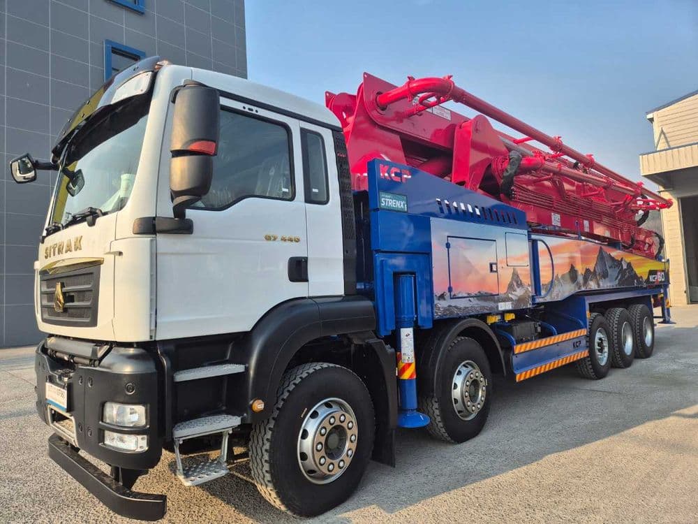 Автобетононасос KCP 60 метров на шасси HOWO SITRAK 10х4 — 1