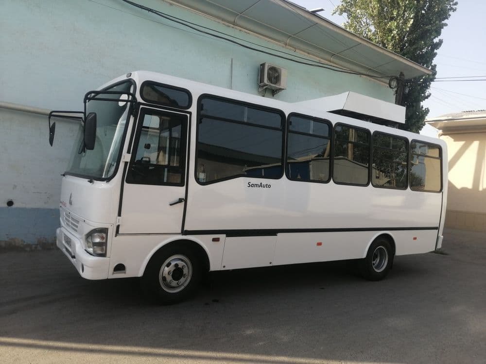 Isuzu Avtobus NP37 — 1