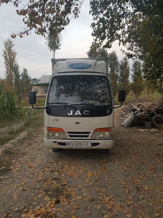 JAC bortli avtomabil — 1
