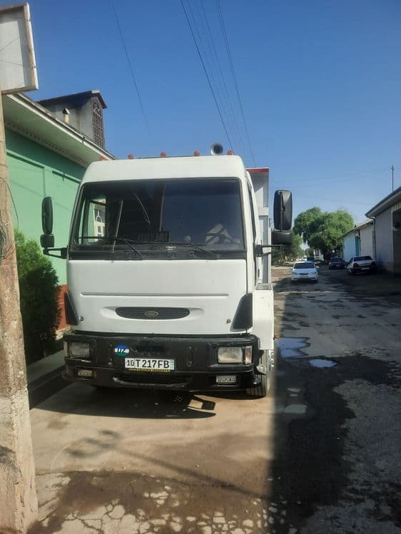 Samasval Ford cargo 1827 sotiladi yili 2002 — 1