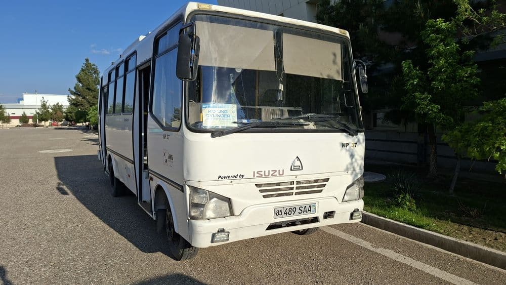 AVTOBUS ISUZU NP37 сотилади — 1