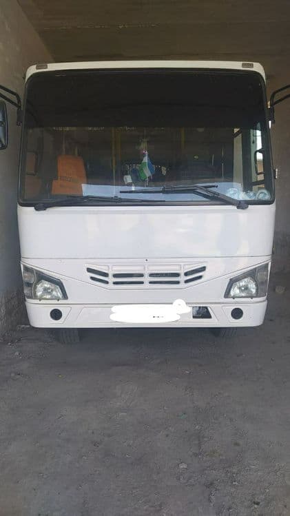 Avtobus sotiladi Isuzu Np21 — 1