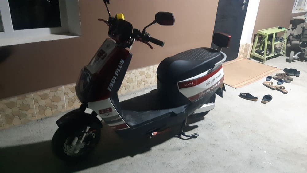 Skuter sotiladi.tezligi 100 km/soatiga.nomer taqilgan.sugʻurtaqilingan — 1
