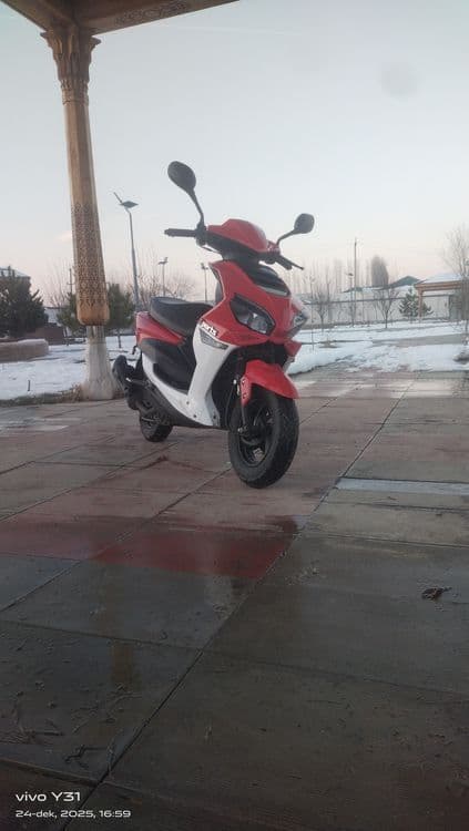 skuter r2 2023 benzin — 1