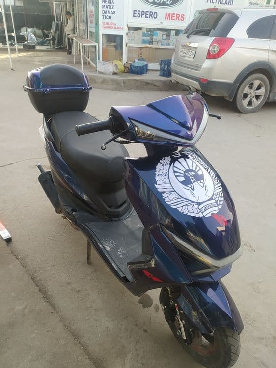 BENZINLI SKUTER oladigon aloqa chiqorasila
TEZLIGI 70/80
BENZIN 4 TA P — 1