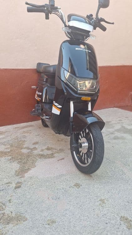 Skuter sotiladi rangi qora jetksli sostenasi zur 4 oy haydalga — 1