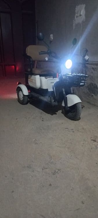 Uch oyoqli skuter sotiladi 600$ — 1