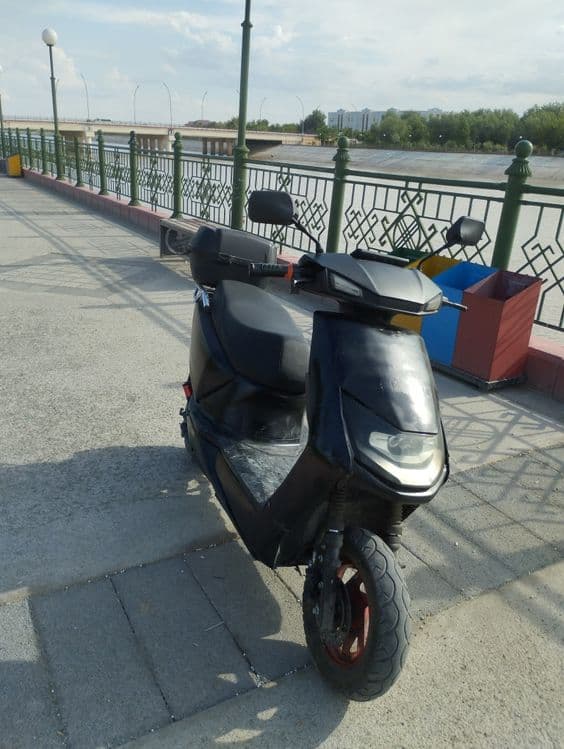Moped 2023 satiladi — 1