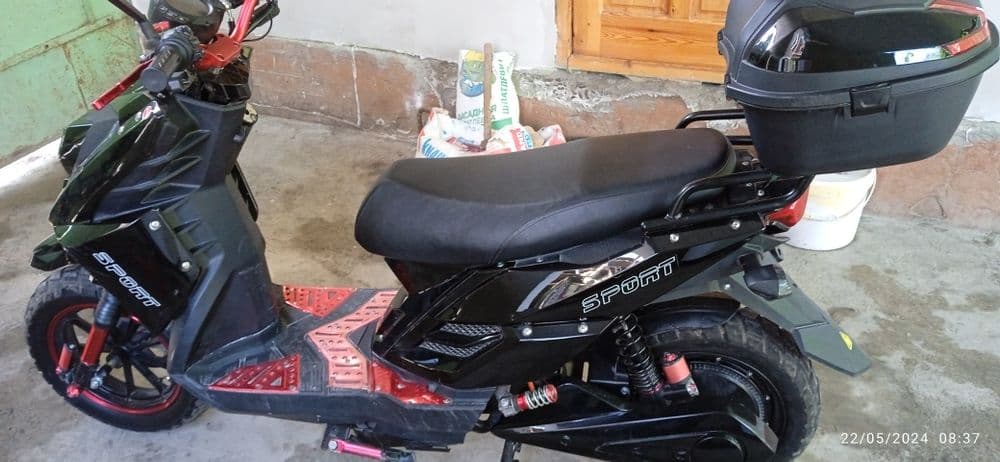 Redlayn skuter sport — 1