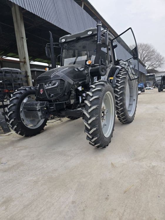 Traktor Farmlead 1304 — 1