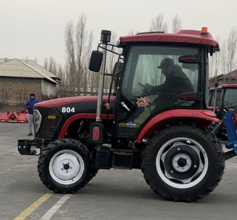 Traktor 804 Kabinali Konditsioner Pechka Ventelyator bilan jihoz — 1