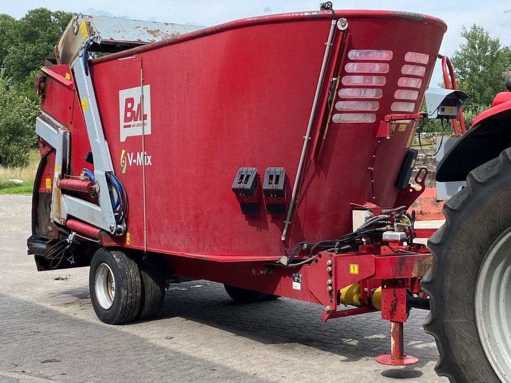 Strautmann Verti-Mix Mixer Case, Belarus, Claas Arion tortadi — 1