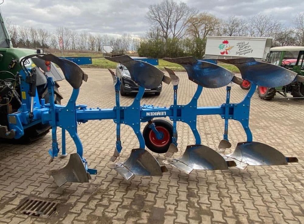 Lemken Europal 7 Omoch, Plug Claas Arion, Case, Belarus, tortadi — 1