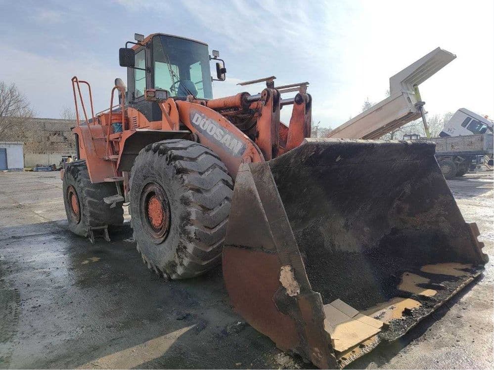 Фронтальный погрузчик DOOSAN DL500 — 1