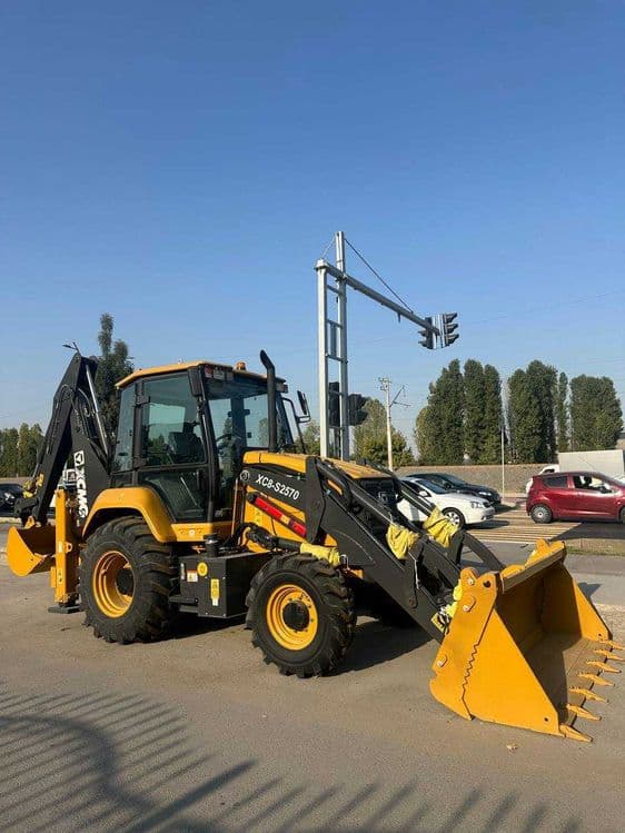 Экскаватор-погрузчик XCMG XC8-S2570 — 1