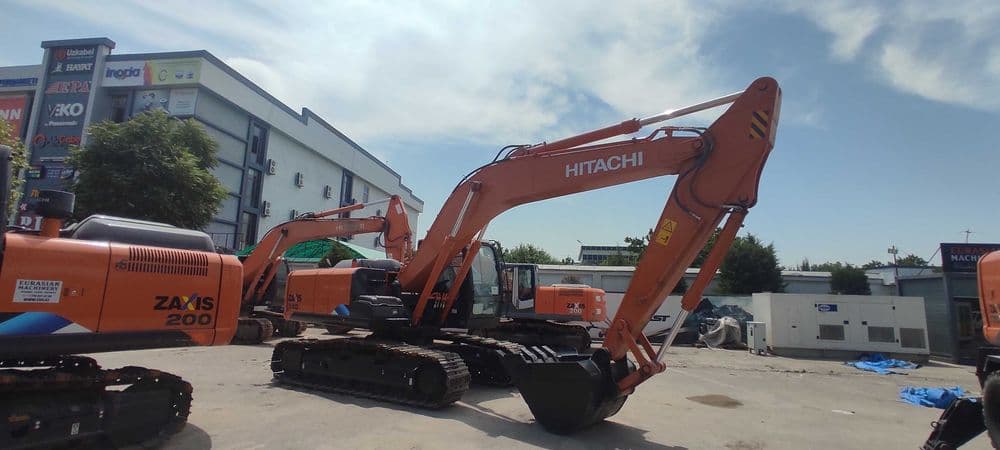 Гусеничный экскаватор Hitachi ZX240-5A — 1