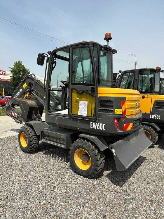 Колесный экскаватор VOLVO EW60C в отличном состоянии — 1