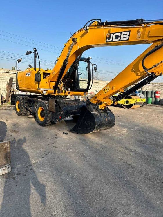 Экскаватор JCB в отличном состоянии — 1