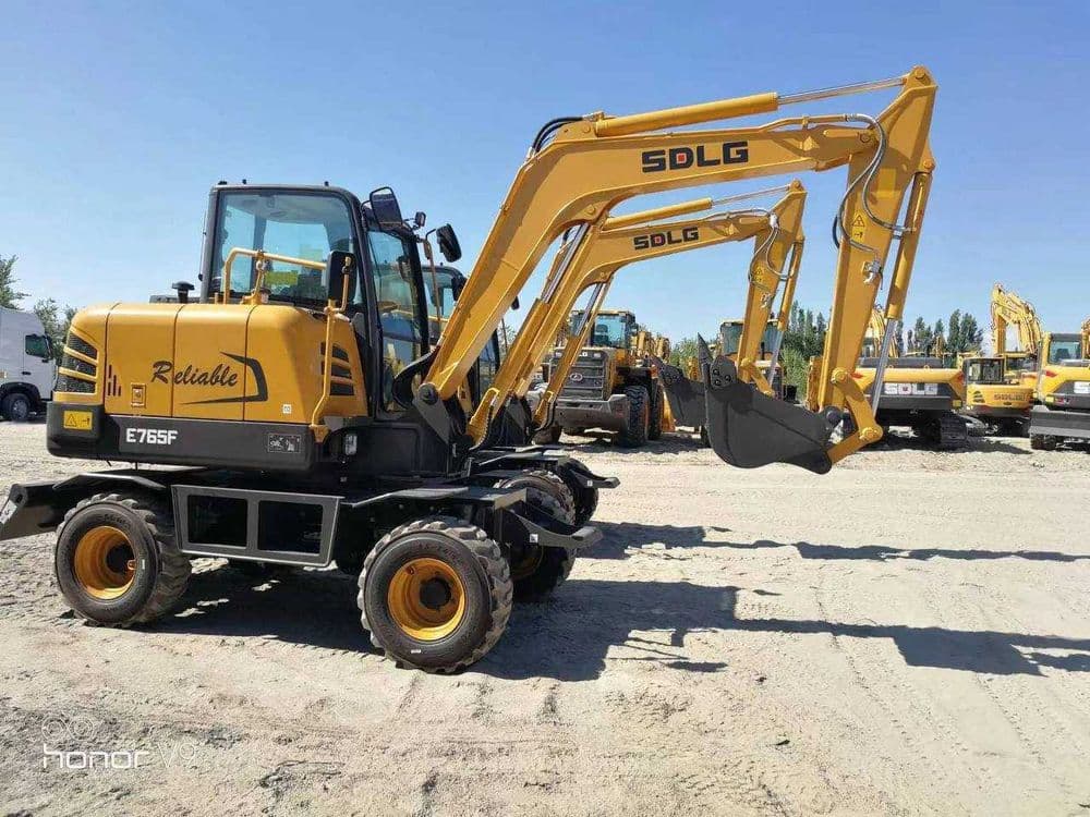 колесный экскаватор SDLG EA 775F F (0,21 м3) — 1