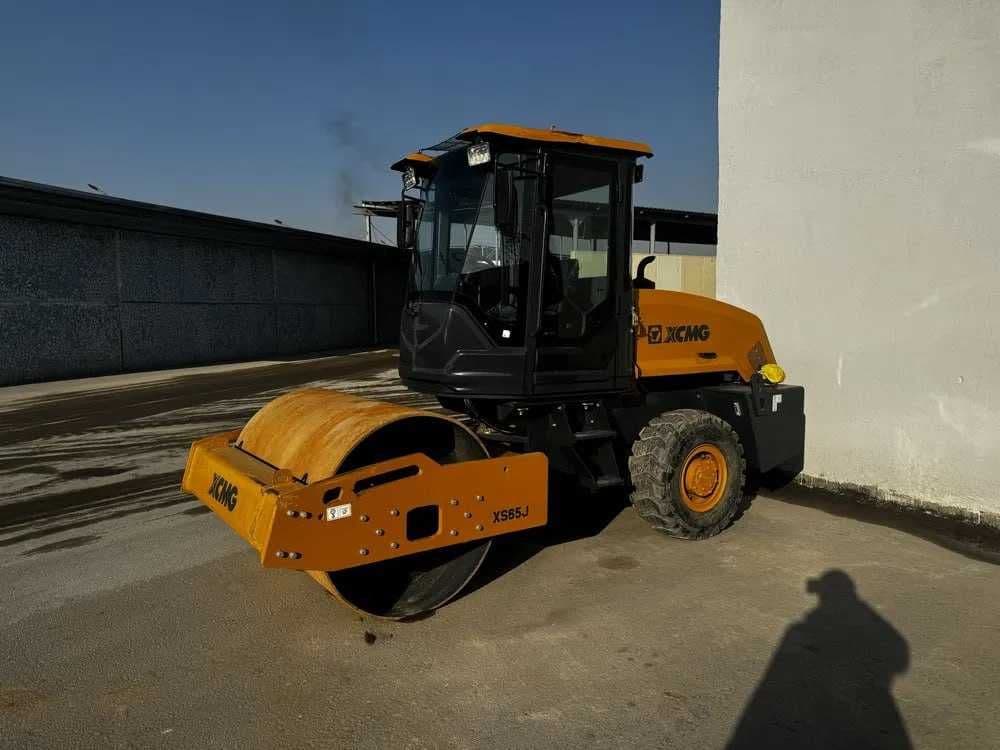 Одновальцовый грунтовый каток XCMG XS65J (6 тонн) в Ташкенте — 1