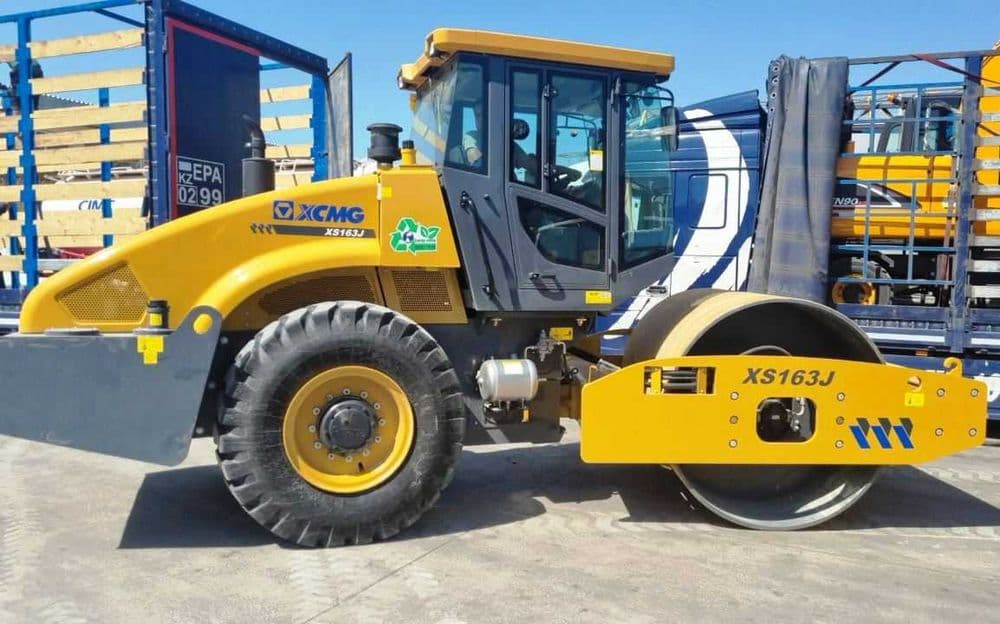 Каток одновальцовый XCMG XS 163 J — 1