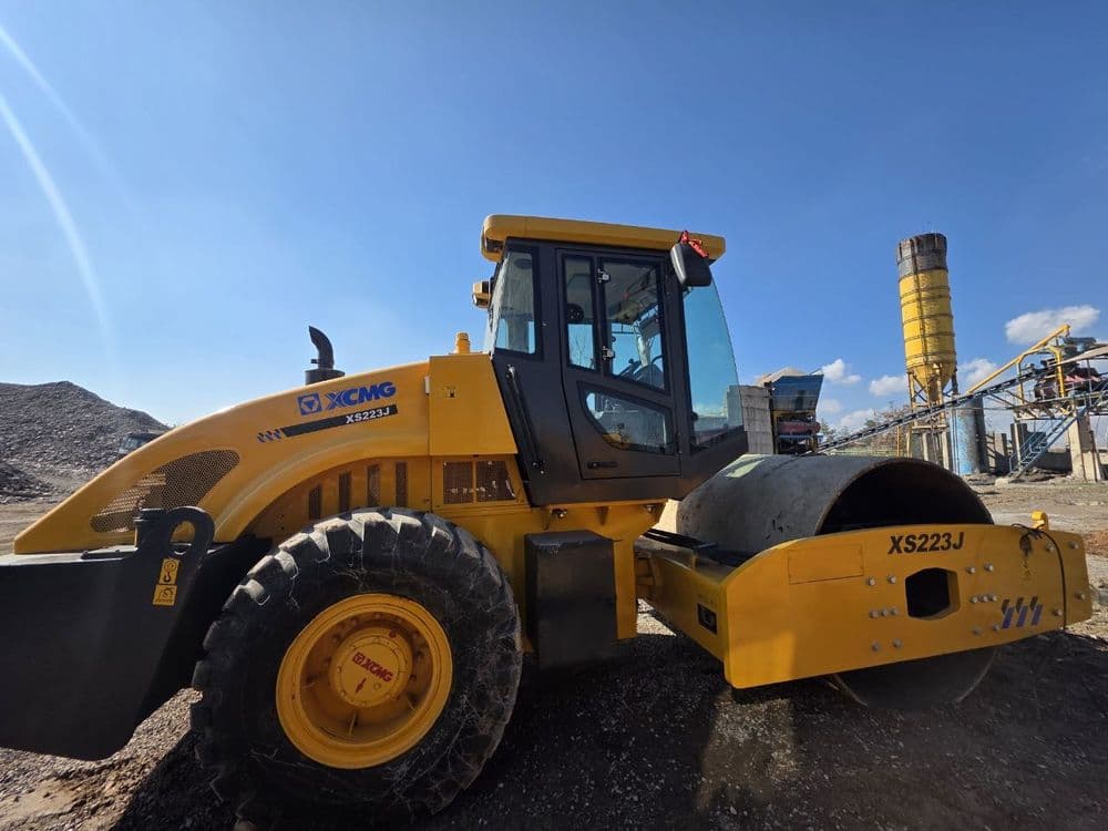Виброкаток 22 .3 тонна сотилади йили 2024 холати идеал — 1