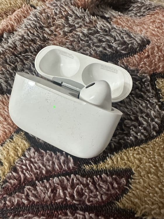 Продам правый наушник AirPods Pro с кейсом — 1