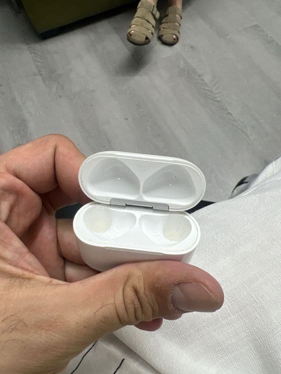 Кейс от Airpods 4 — 1