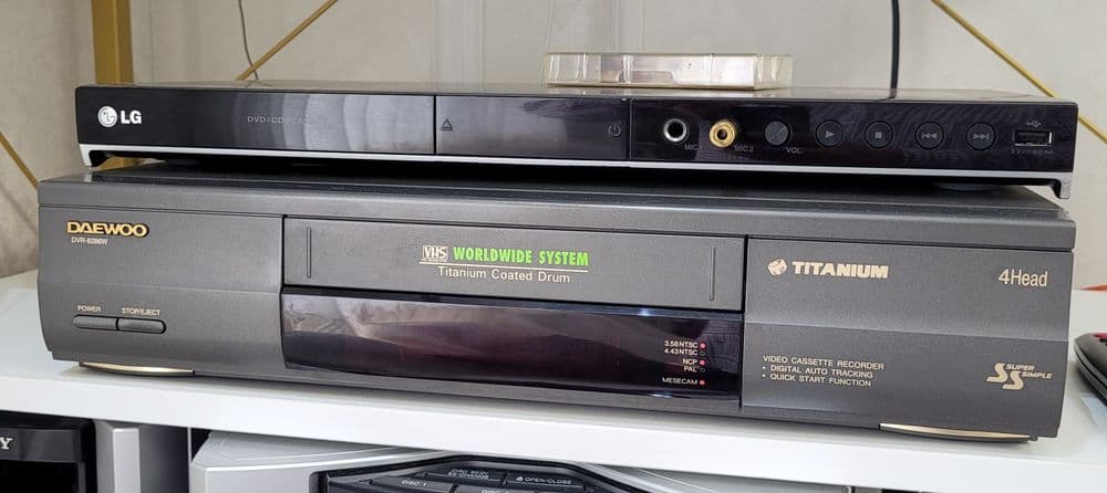 Видеомагнитофон Daewoo DVR-8286W titanium — 1