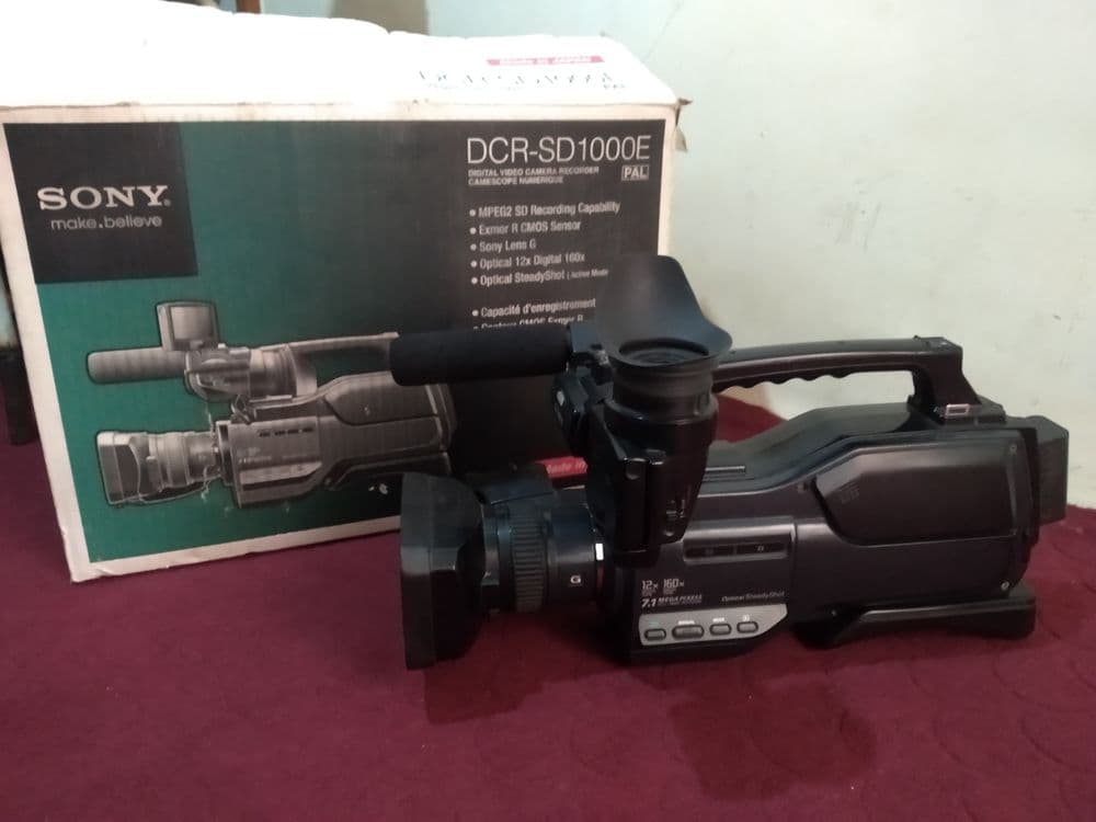 Kamera SONY DCR-SD1000E — 1