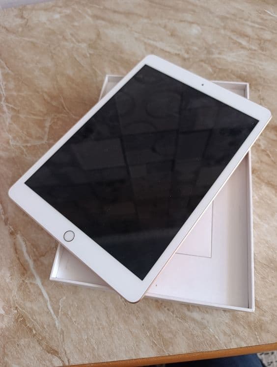 iPad (8th Generation) Gold 32 GB Wifi sotiladi — 1