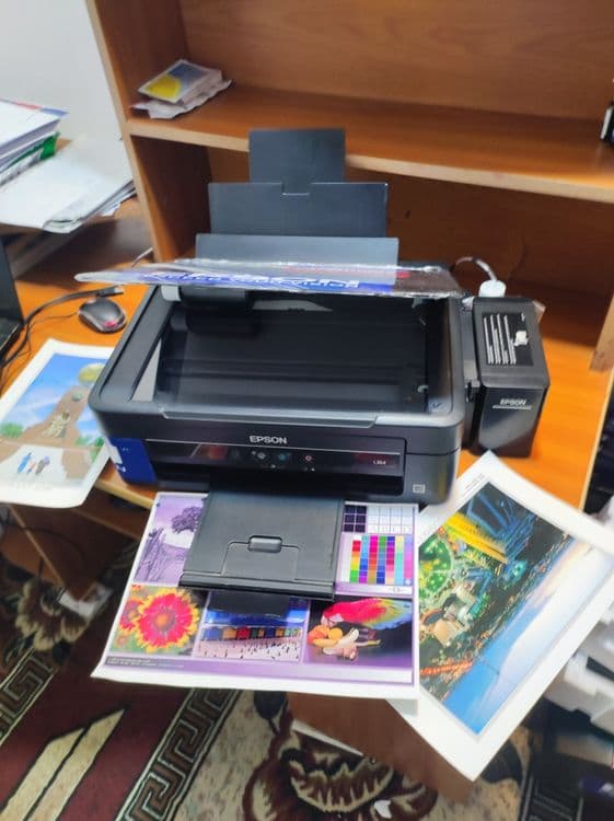 Epson 3 tasi birda juda tezkor aparat wi_fi bor simsiz ishlidi. Idial — 1